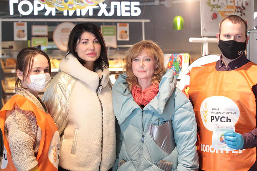 Ирина Текслер закупила продукты для нуждающихся