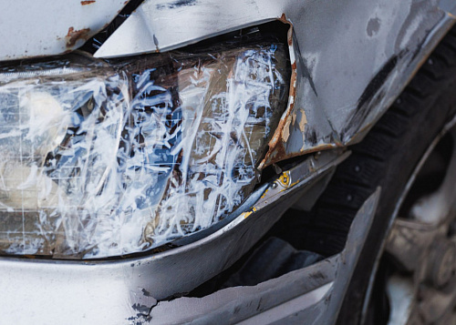 Водитель ВАЗа сбил беременную женщину под Челябинском и сбежал