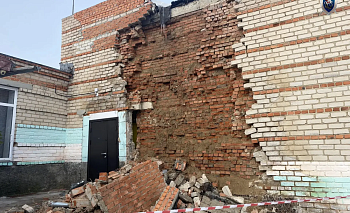 СК завел дело из-за частичного обрушения стены в школе Челябинской области