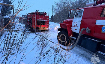 Две женщины погибли при пожаре в частном доме в Челябинской области