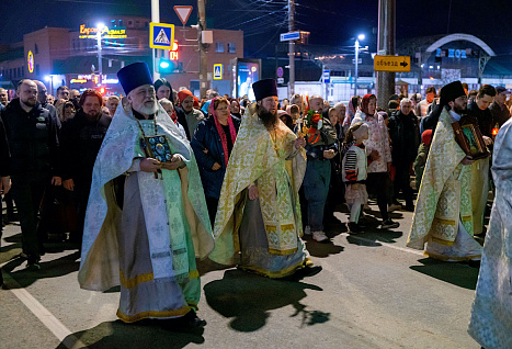 Светлое настроение вопреки непогоде: дождь не испортил челябинцам праздник Пасхи