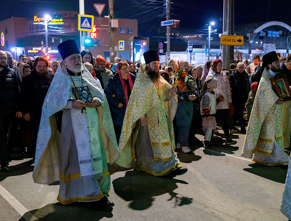 Светлое настроение вопреки непогоде: дождь не испортил челябинцам праздник Пасхи