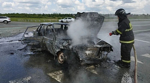 Автомобиль вспыхнул после лобового ДТП в Челябинской области