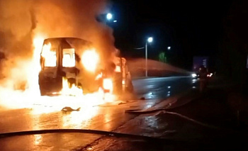 Автобус с 17 пассажирами загорелся после ДТП на дороге Южноуральск – Магнитогорск