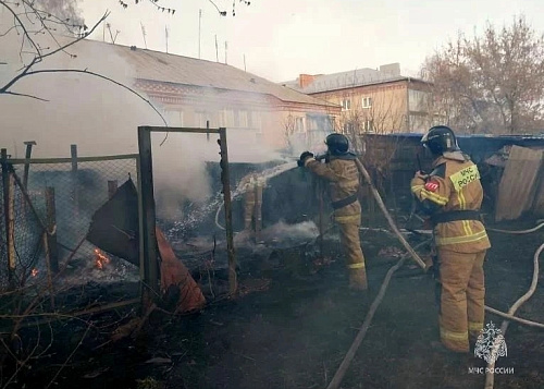 На юге Челябинской области произошел пожар на 300 квадратных метров