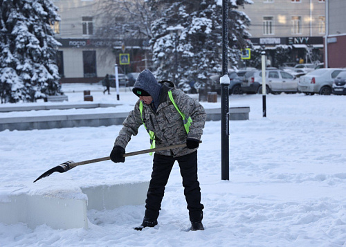 В Челябинске усилили уборку из-за снегопадов