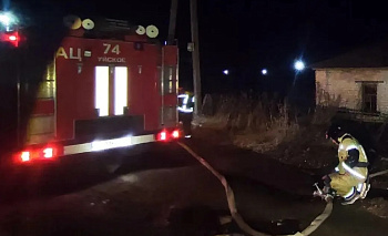 Мужчина и женщина погибли во время ночного пожара в Челябинской области