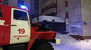 Пожарные спасли 42 человека из горящей многоэтажки в Челябинске