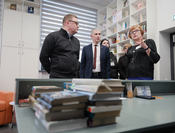 Алексей Текслер оценил преображение одной из старейших библиотек Миасса