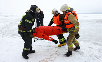 Вмерзшего в лед мужчину обнаружили на озере в Чебаркуле