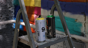 Челябинский подросток высказался на стенах подъезда и попал под статью