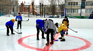 На новом корте в Челябинске завершился детский турнир по хоккею с мячом