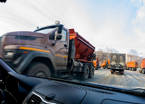 Более 120 единиц техники и 400 рабочих вывели на уборку Челябинска от снега