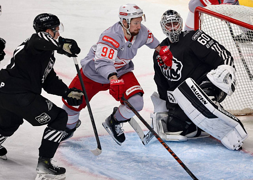 Московский «Спартак» забил пять шайб в ворота челябинского «Трактора»