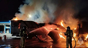 Большегруз сгорел посреди трассы Челябинск – Екатеринбург