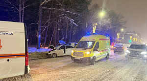 На улице Худякова в Челябинске столкнулись три автомобиля