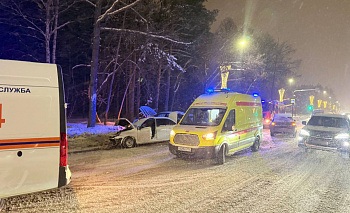 На улице Худякова в Челябинске столкнулись три автомобиля