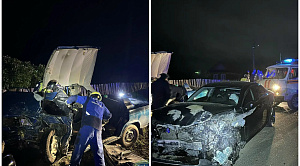 Двух парней «вырезали» из ВАЗа после жесткой аварии в Усть-Катаве
