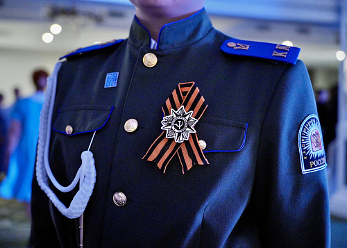 Кадеты в Копейске заставили родителей плакать от счастья