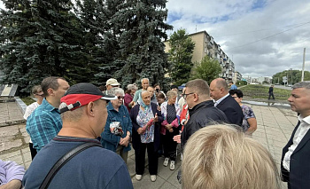 Губернатор Алексей Текслер взял на контроль ситуацию в поселке Метлино