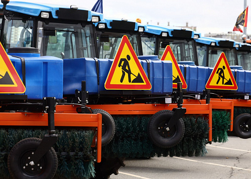 123 новые коммунальные машины раздали городам и селам Челябинской области