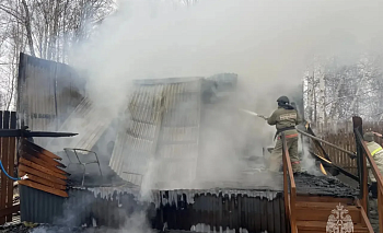 В Челябинской области огнеборцы не дали огню уйти с бани