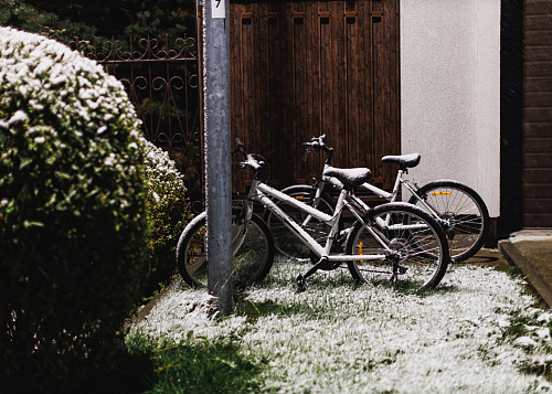 Челябинцы сфотографировали первый выпавший снег в городе