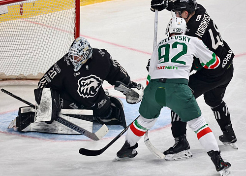 Вратарь «Трактора» Мыльников выбыл до конца сезона КХЛ