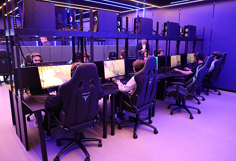 Олимпийский чемпион посетил в Челябинске один из лучших фиджитал-центров РФ