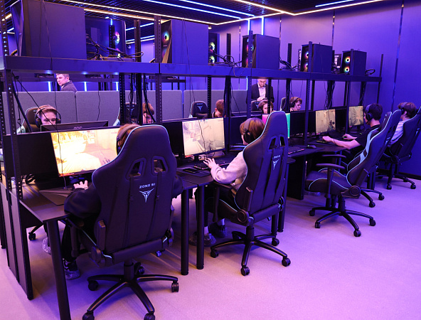 Олимпийский чемпион посетил в Челябинске один из лучших фиджитал-центров РФ