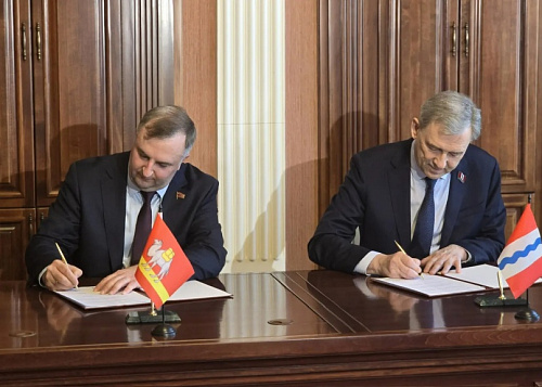 Спикеры Заксобраний Челябинской и Омской областей подписали соглашение о сотрудничестве