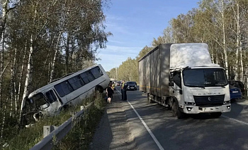 В Госавтоинспекции назвали причину, почему ПАЗик улетел в кювет под Челябинском