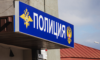 В Коркино полиция вернула женщине украденный из магазина телефон