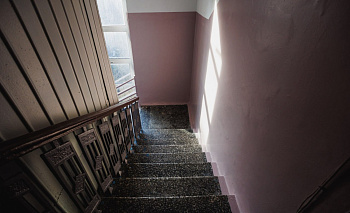 Жители челябинского Академа разыскивают хозяина квартиры с трупом