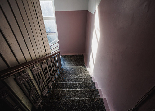 Жители челябинского Академа разыскивают хозяина квартиры с трупом