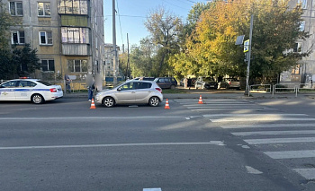 15-летняя школьница попала под колеса иномарки в Челябинске
