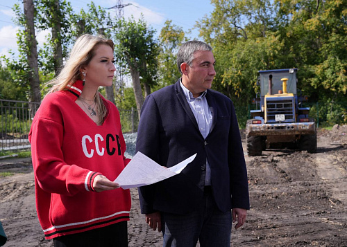 Депутат Яна Лантратова устроила инспекцию строительства детского сада в Коркино