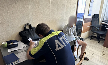 Водителя брошенной после зрелищного ДТП иномарки забрали в полицию Челябинска
