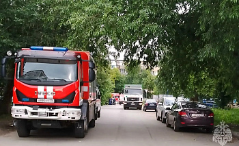 Емкости с химическими веществами нашли возле мусорных баков в Челябинске