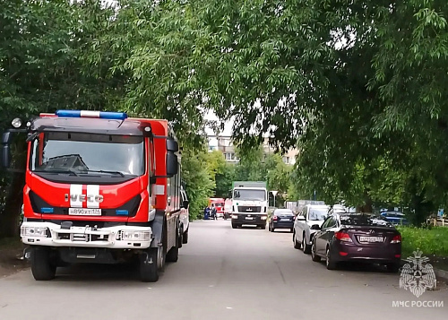 Емкости с химическими веществами нашли возле мусорных баков в Челябинске