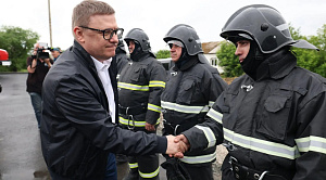 Алексей Текслер передал технику новому пожарному депо в Еткульском округе