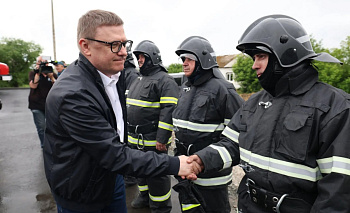Алексей Текслер передал технику новому пожарному депо в Еткульском округе