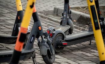 В Челябинске ребёнок пострадал от ездока на самокате