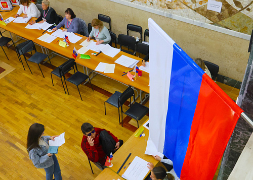 Челябинцы могут призвать волонтёра-помощника на избирательный участок