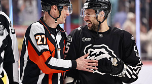 «Трактор» забил три шайбы в ворота «Сибирь» в Новосибирске