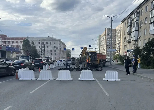 Проезд по перекрестку в Челябинске ограничили из-за просевшего асфальта