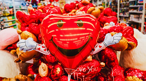 Челябинцы рассказали, что дарят на День всех влюблённых