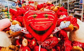 Челябинцы рассказали, что дарят на День всех влюблённых