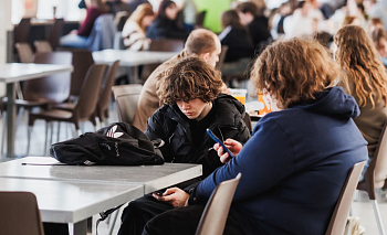 В Челябинской области подросткам напомнили о цене «лёгких денег» в комиксе