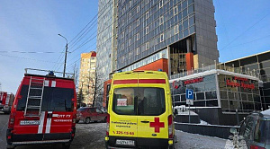 В Челябинске загорелась высотка с отелем около ледовой арены «Трактор»